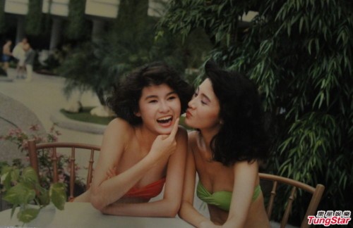 Trần Thục Lan và Lý Gia Hân thực hiện bộ ảnh ngoại cảnh tại Pattaya, Thái Lan 1988.